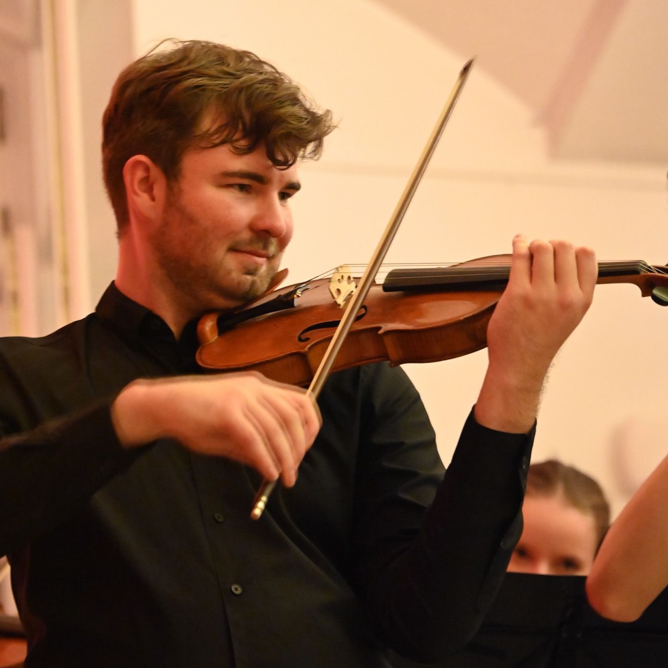 Julian Scchad Portraet Marstall 19.10.2024 Kopie - Klassik2.0